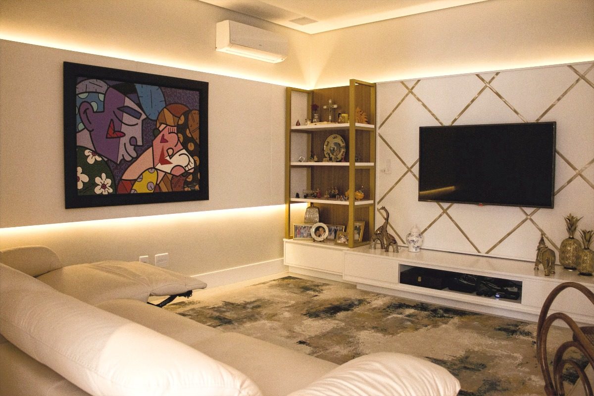 Sala de estar com obra de arte